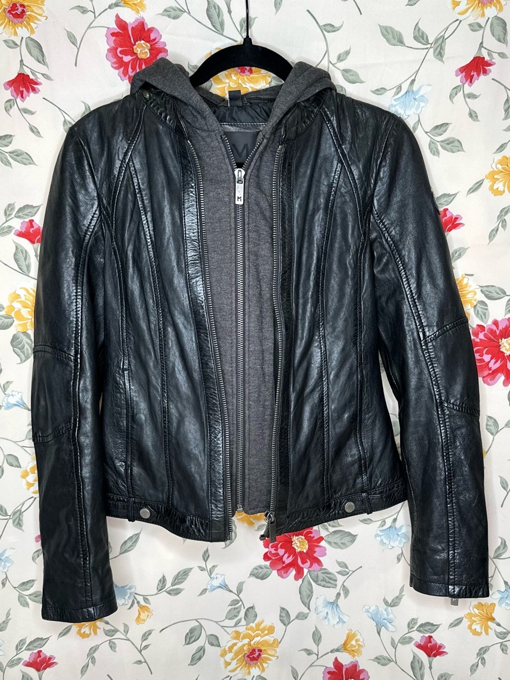 MAURITIUS | 100% LAMB LEATHER | SOFT BLACK LEATHER JACKET w/ REMOVABLE HOOD | SM